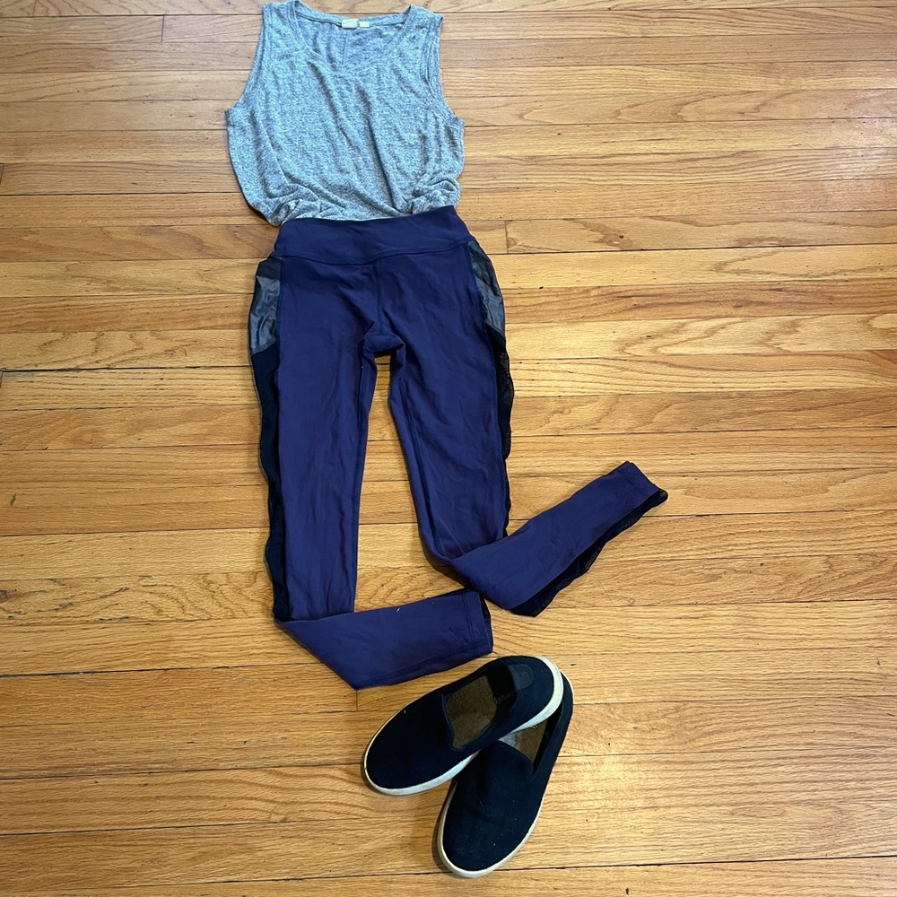 Beyond Yoga Navy Leggings for Active Wear with Side Mesh, Size Small, Preloved